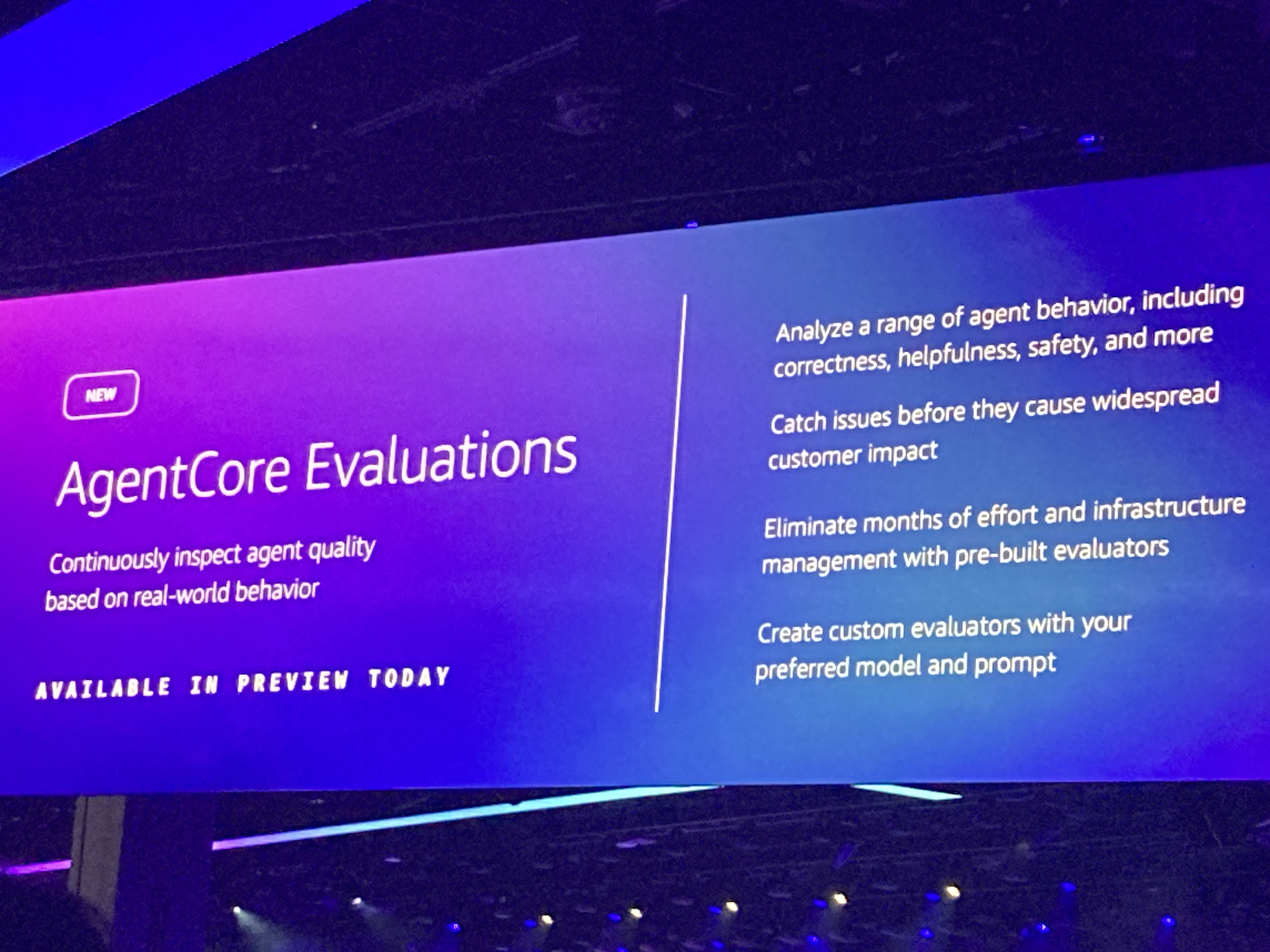 AgentCore Evaluationsのスライド。実際の振る舞いに基づきエージェント品質を継続的に検査。